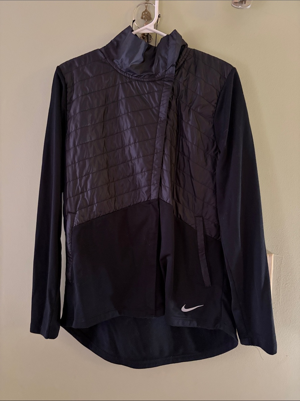 Nike Women's Black Quilted Hybrid Puffer Jacket